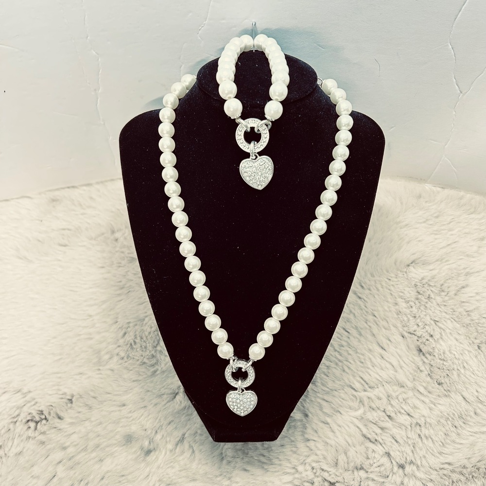 AVON Gloria Faux Pearl Necklace Bracelet Set Rhinestone Heart Charm‎ Silver Tone